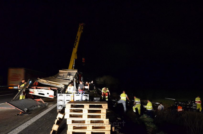 Bierlaster umgestuerzt A 3 Rich Frankfurt Hoehe AS Lohmar P246.JPG